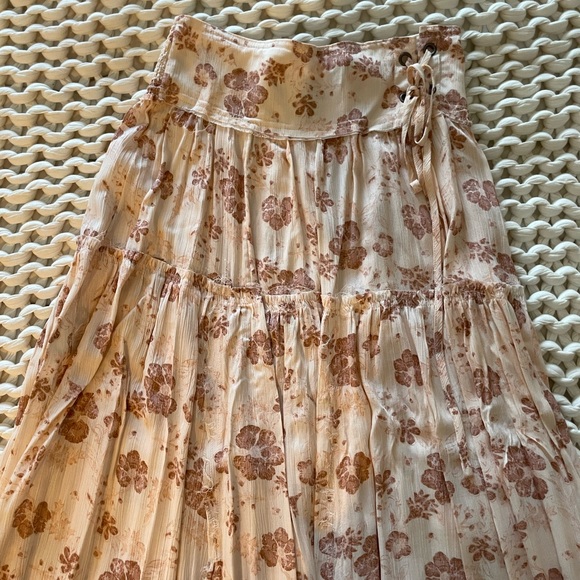 long flowy boho skirt - Picture 3 of 5